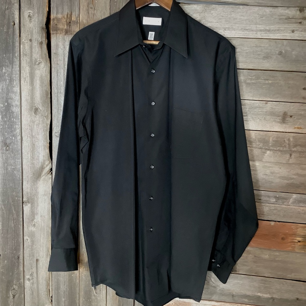 Van Heusen Black Long-Sleeve Dress Shirt